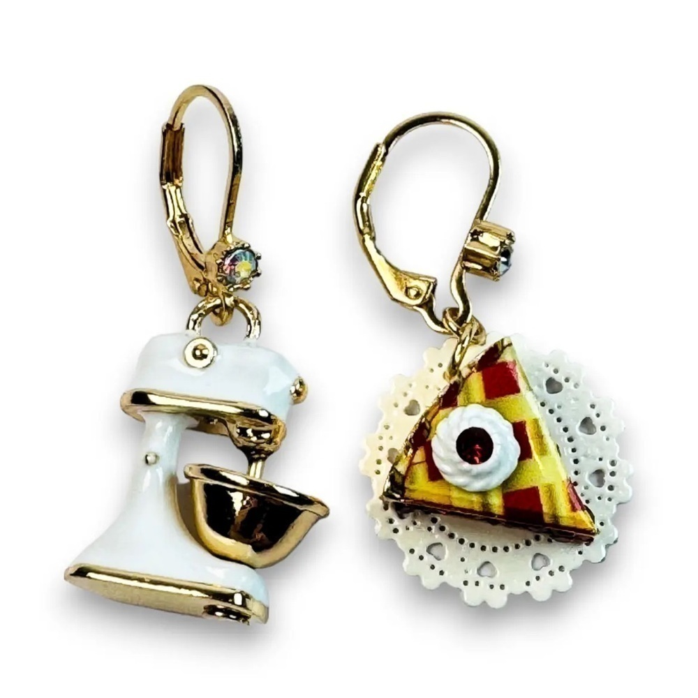 Betsey Johnson • Babycakes Pie & Mixer Earrings • Mismatch Drop • Gold Tone •NEW - Picture 7 of 7
